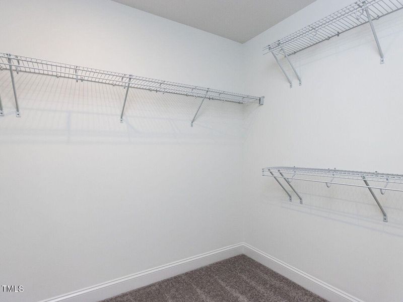 021-1280x960-primary-closet