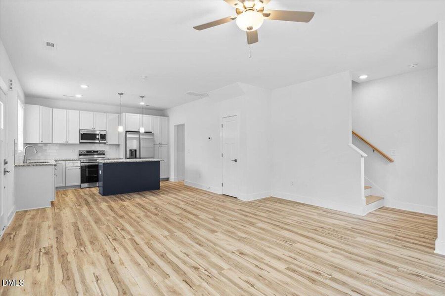 08-938 Jasmine - Open Peek Media-8