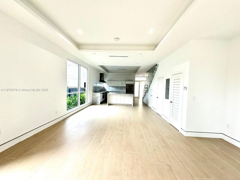 Spacious, unfurnished interior of a new home in , Miami (Image 10).