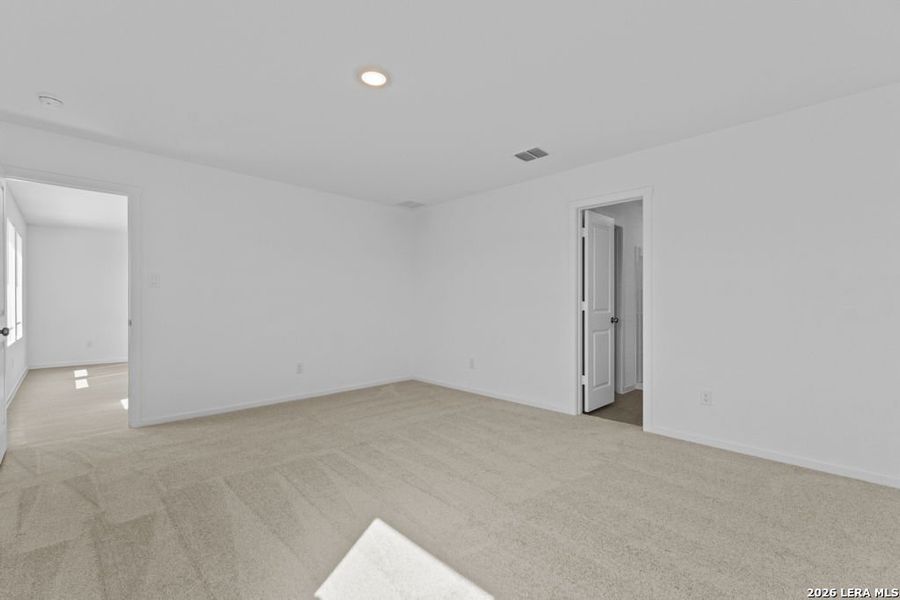 Spacious, unfurnished interior of a new home in Friendship Oaks, Fredericksburg (Image 17).