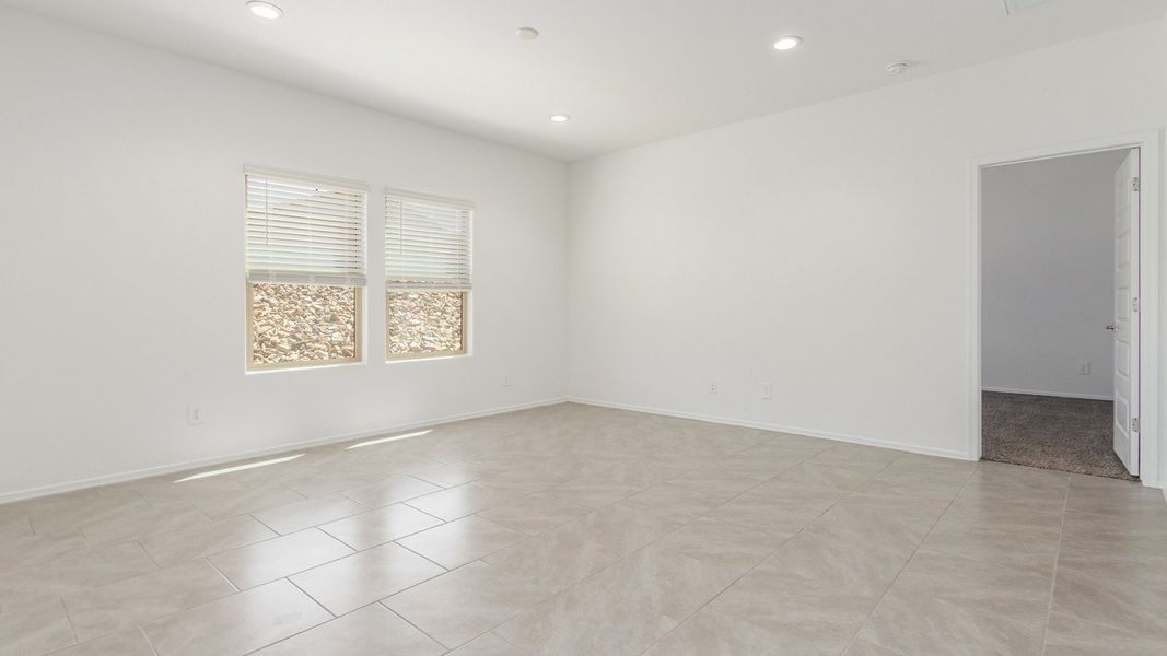 Spacious, unfurnished interior of a new home in Sycamore Vista, Vail (Image 11).