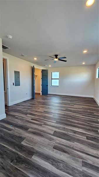 Spacious, unfurnished interior of a new home in , Tampa (Image 46).