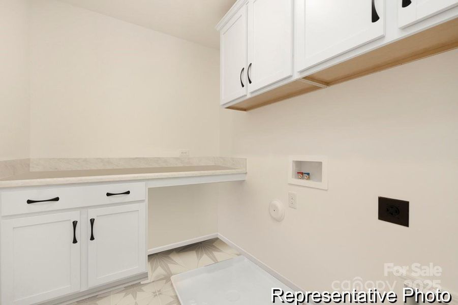 Image 26 of a home in Colvin Park.