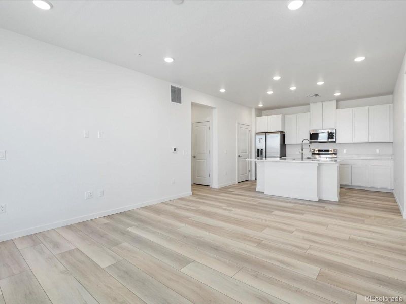Spacious, unfurnished interior of a new home in Gateway Commons, Denver (Image 20).