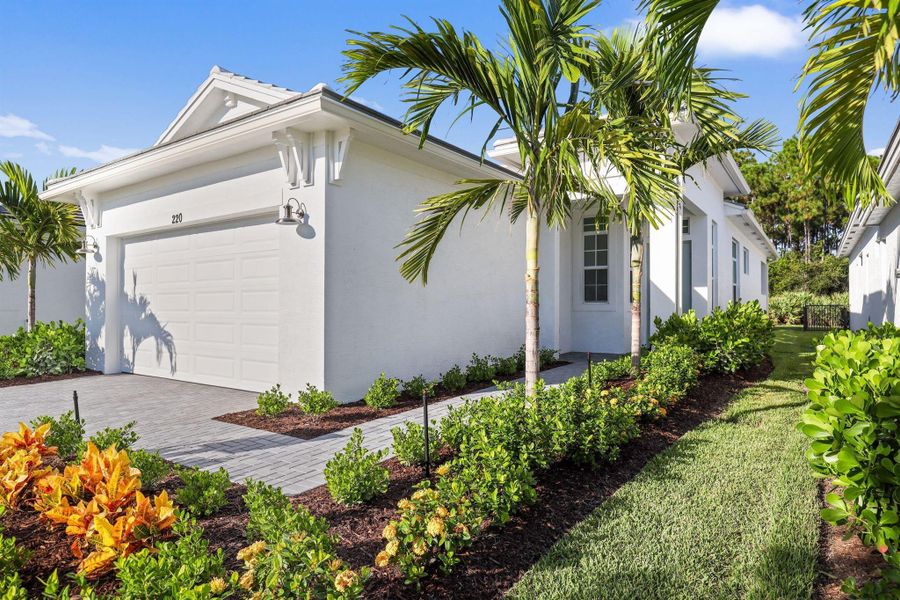 Exterior details and patio area of a home in , Port St. Lucie (Image 3).