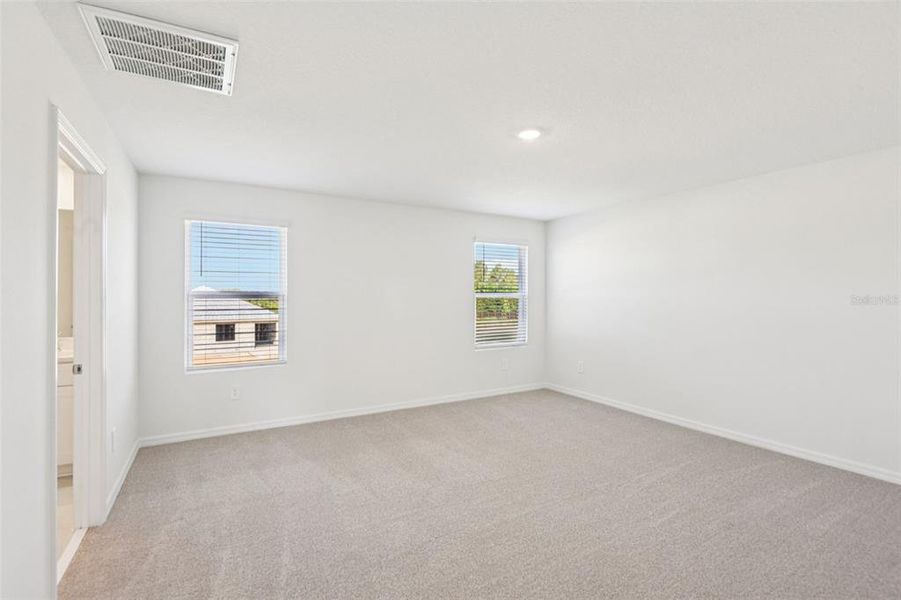 Spacious, unfurnished interior of a new home in Hilltop Vistas, Dade City (Image 26).