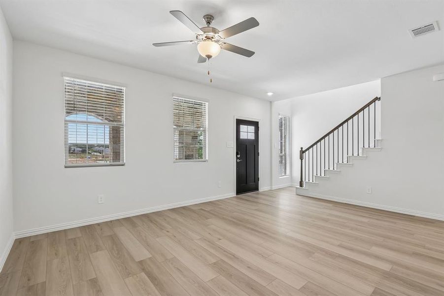 Spacious, unfurnished interior of a new home in Oak Ridge Park, Corinth (Image 33).