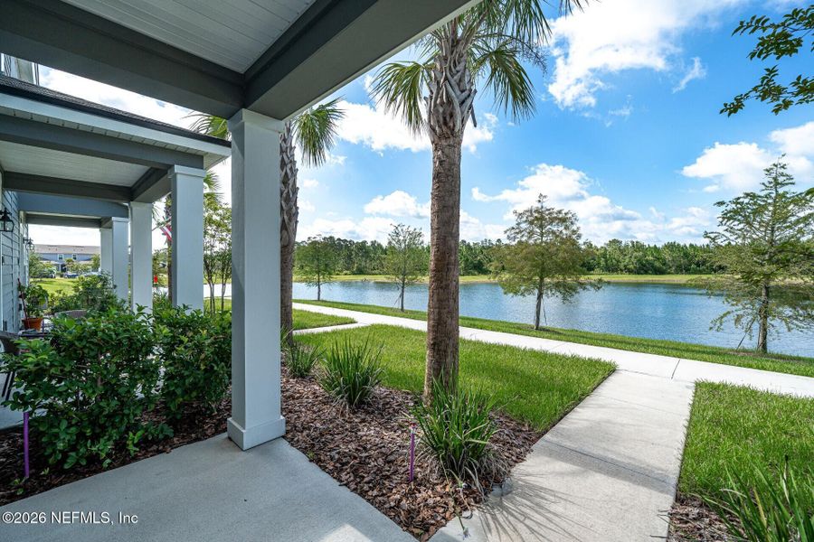 Exterior details and patio area of a home in , Middleburg (Image 4).