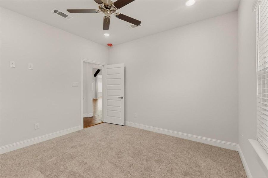 Spacious, unfurnished interior of a new home in , Sulphur Springs (Image 15).