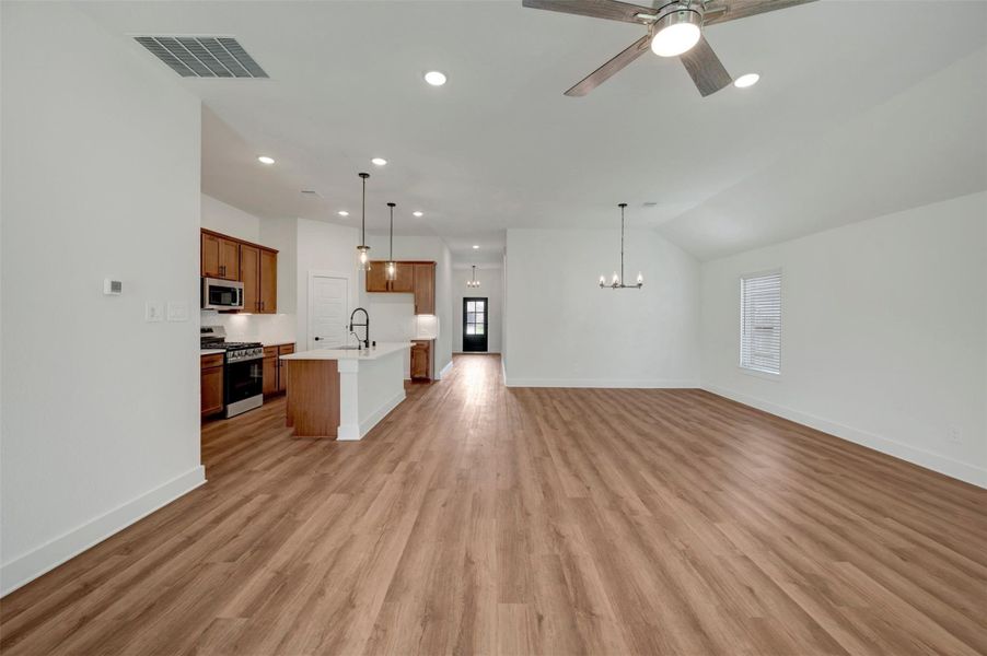 Spacious, unfurnished interior of a new home in Sorella, Tomball (Image 23).