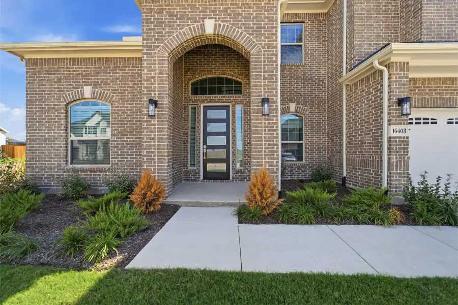 Exterior details and patio area of a home in Green Meadows, Celina (Image 3).