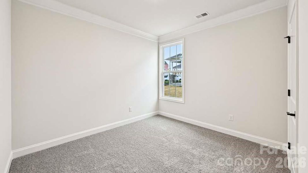 Spacious, unfurnished interior of a new home in Sylvan Creek, Denver (Image 18).