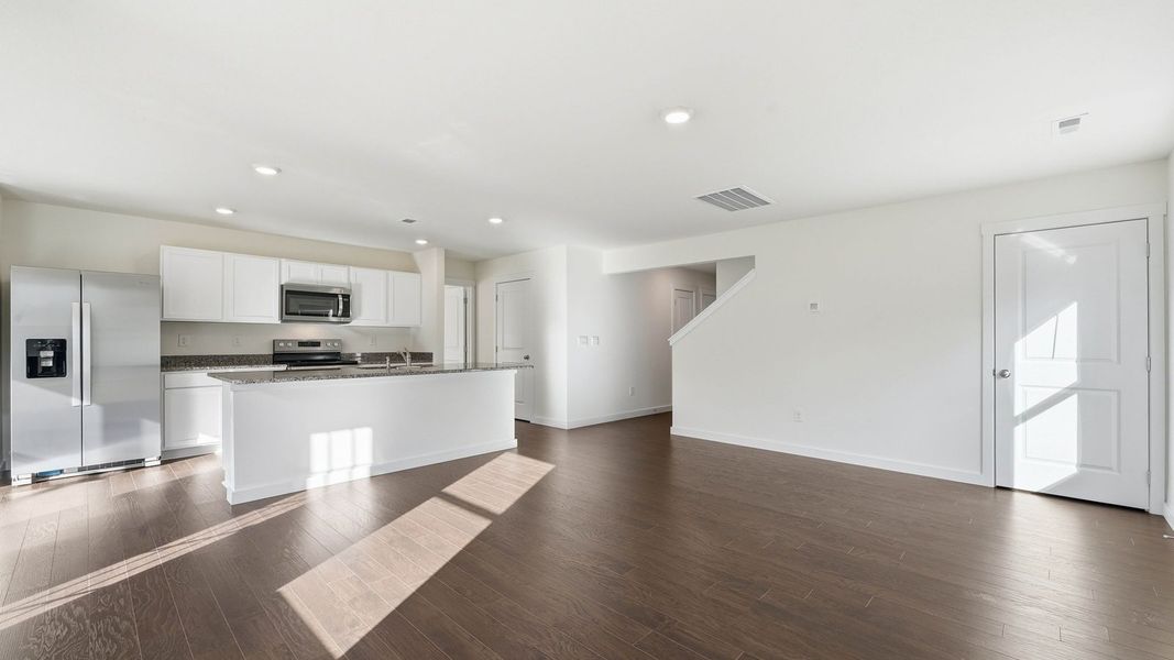 Spacious, unfurnished interior of a new home in Emory Creek, Harriman (Image 16).