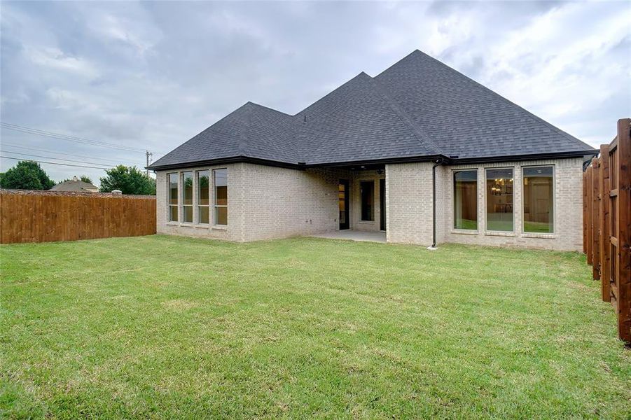 Wonderful lush yard with full sod and 8' stained fence. Wonderful lush yard with full sod and 8' stained fence.