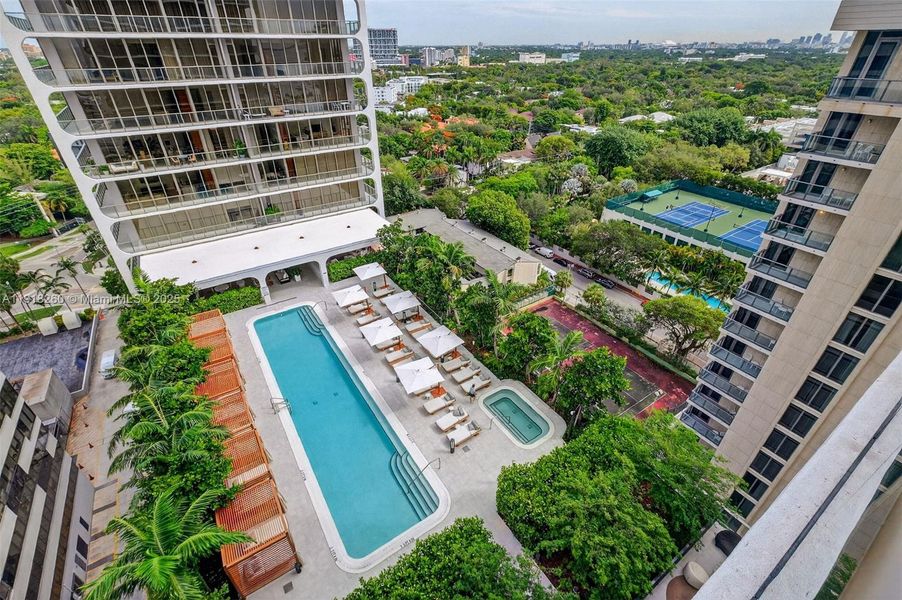 Condo located in Miami, FL showcasing its design and architecture (Image 22).
