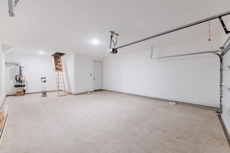 Spacious, unfurnished interior of a new home in Wolf Ranch West Bend - 60', Georgetown (Image 15).