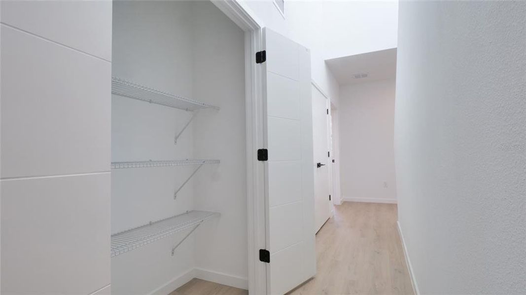 Spacious, unfurnished interior of a new home in , St. Petersburg (Image 37).