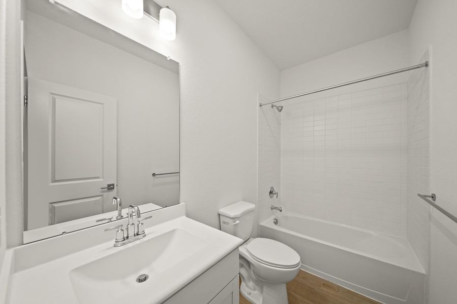 Hall bath (*Photo not of actual home and used for illustration purposes only.)