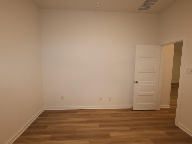 Spacious, unfurnished interior of a new home in Summerview, Fulshear (Image 7).