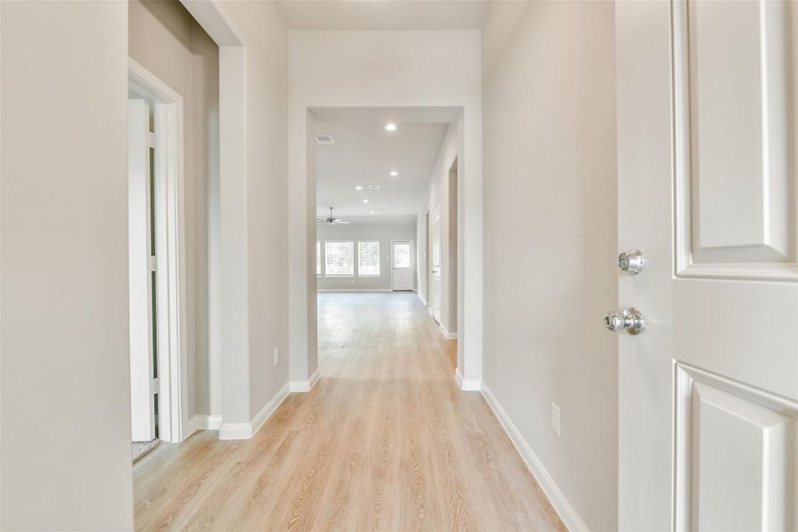 Spacious, unfurnished interior of a new home in King Oaks Village, Baytown (Image 14).