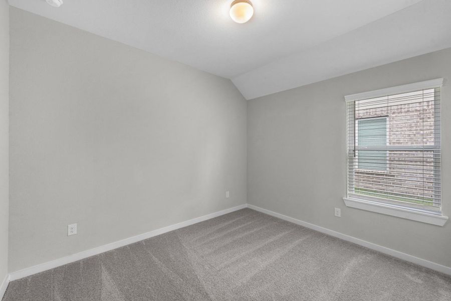 Spacious, unfurnished interior of a new home in Huntington Place, Rosharon (Image 21).