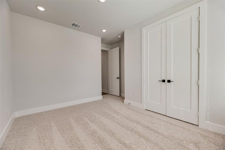 Spacious, unfurnished interior of a new home in Collin Creek, Plano (Image 15).