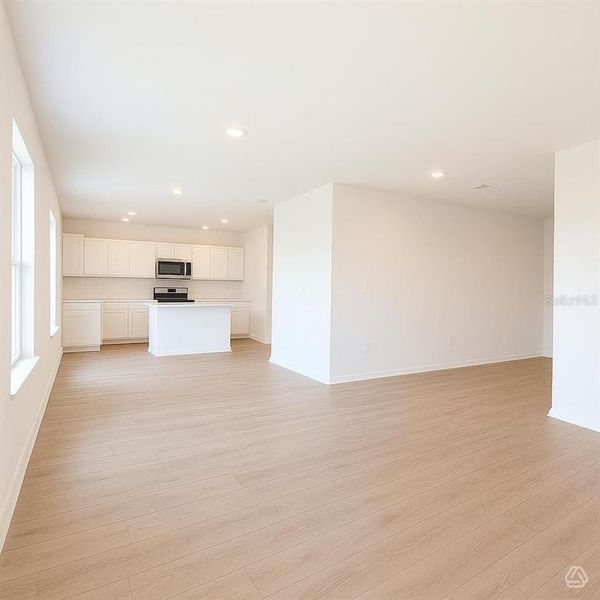 Spacious, unfurnished interior of a new home in Broadleaf, Parrish (Image 9).