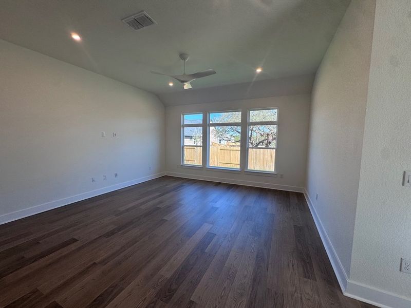 Spacious, unfurnished interior of a new home in Persimmon, Buda (Image 5). Spacious, unfurnished interior of a new home in Persimmon, Buda (Image 5).