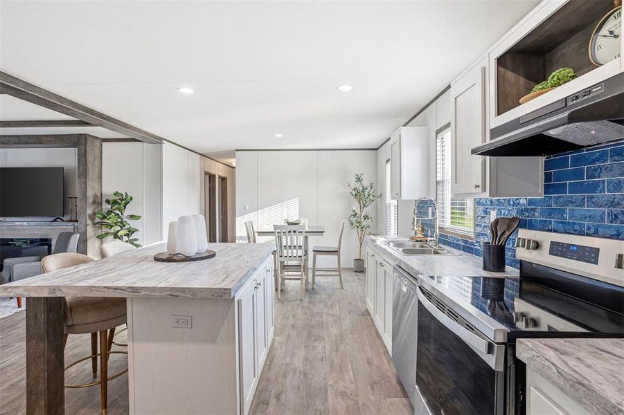 Furnished interior view inside a new home in , Alvarado (Image 10).