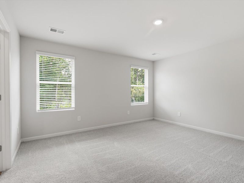 Spacious, unfurnished interior of a new home in Pleasant Brook, Greenville (Image 14).