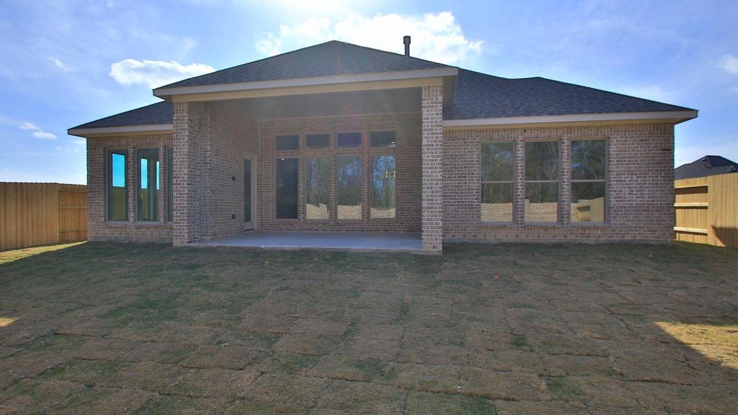 Exterior details and patio area of a home in Briarley 60', Montgomery (Image 3).