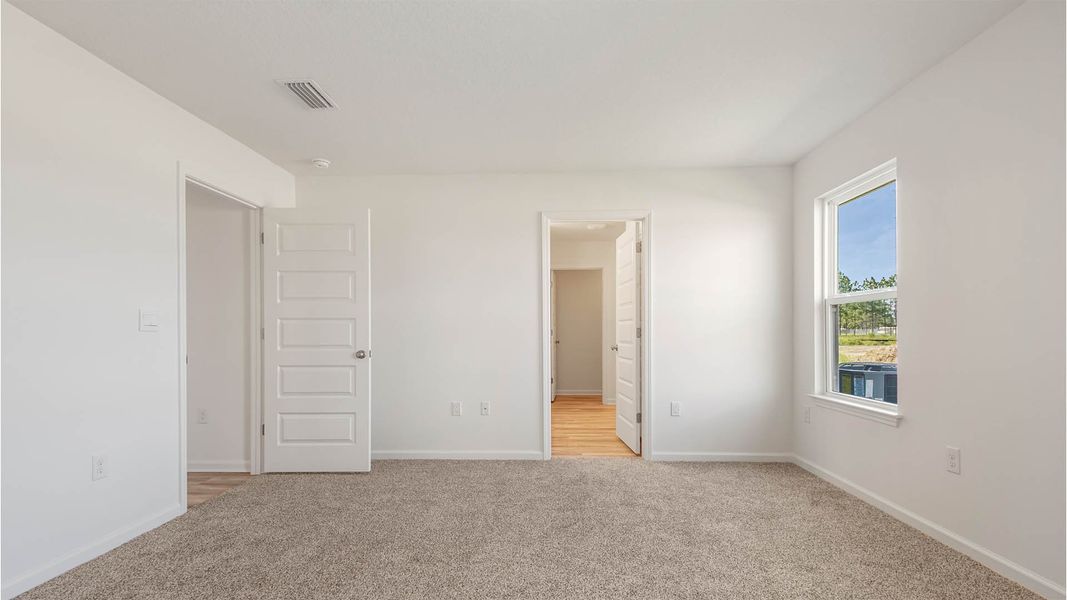 Spacious, unfurnished interior of a new home in Sunny Hills, Chipley (Image 22).