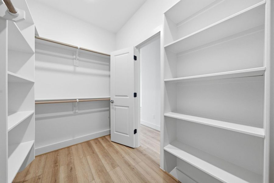 Spacious, unfurnished interior of a new home in , Houston (Image 10).