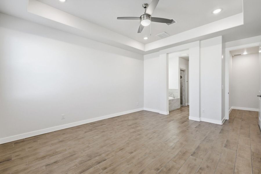 Spacious, unfurnished interior of a new home in Emerald Estates, El Paso (Image 21).