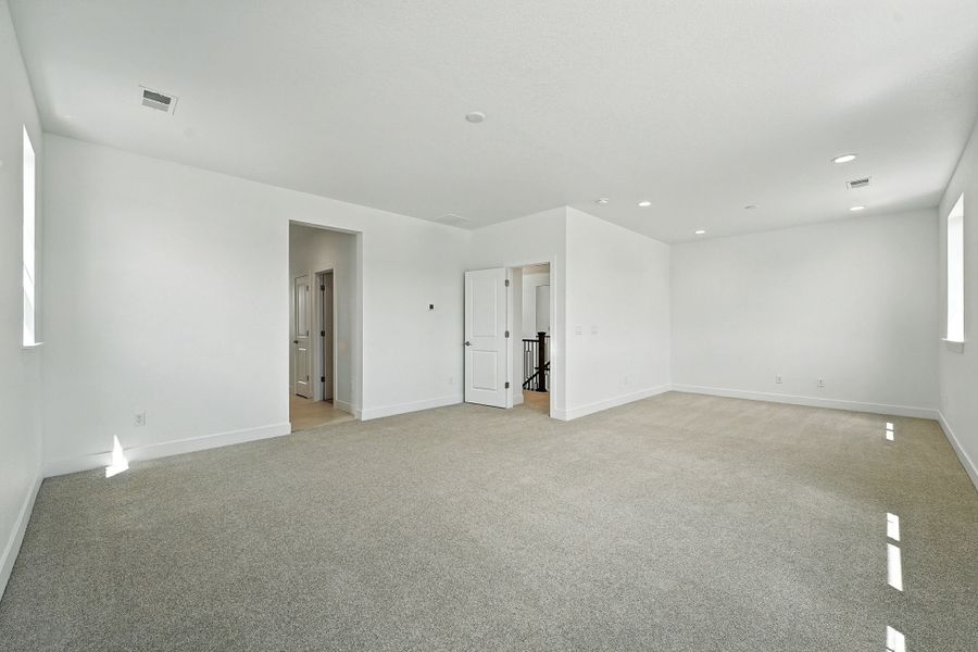 Spacious, unfurnished interior of a new home in Macanta, Castle Rock (Image 26).