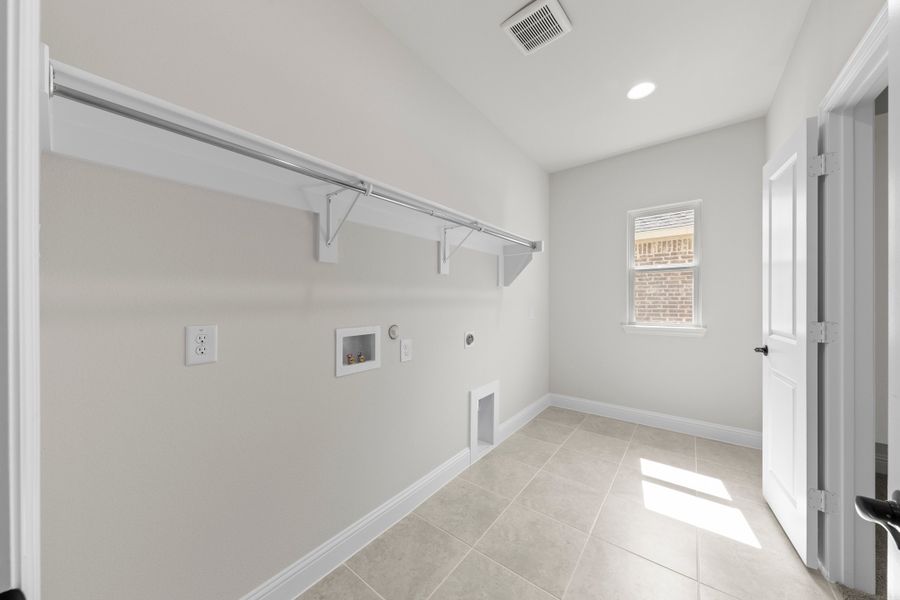 Representative unfurnished interior of a home built from the Honor by Rockwell Homes in Creekside, Royse City (Image 60).