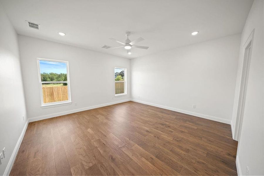 Spacious, unfurnished interior of a new home in , Tyler (Image 27).