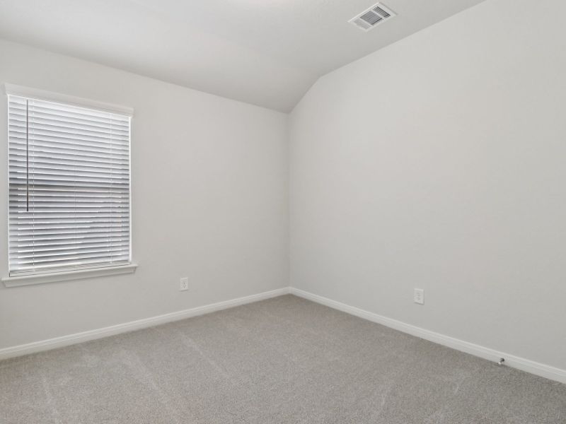 Spacious, unfurnished interior of a new home in Lark Canyon, New Braunfels (Image 20).