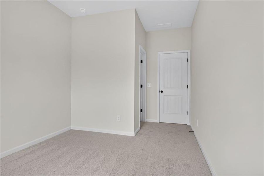 Spacious, unfurnished interior of a new home in Saddle Ridge, Calhoun (Image 16).