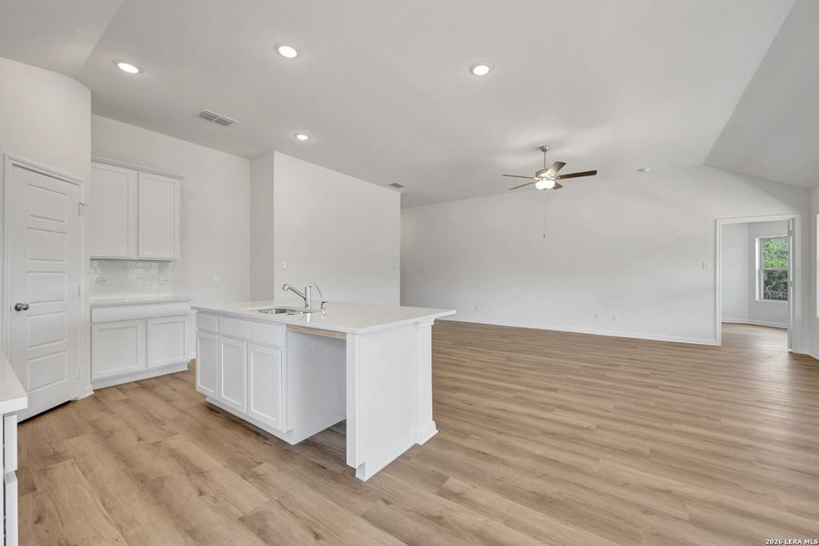Spacious, unfurnished interior of a new home in Chaparral Ranch, Floresville (Image 26).