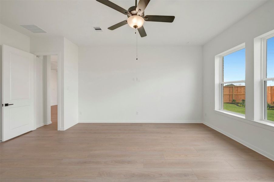 Spacious, unfurnished interior of a new home in Jordan Ranch - Terrace Collection, Fulshear (Image 28).