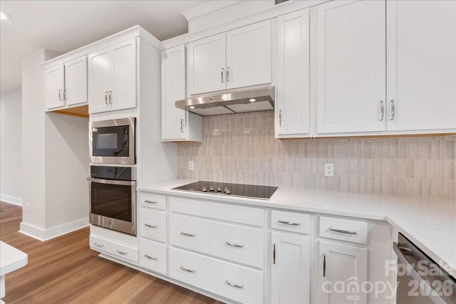 Gourmet Kitchen with an Electric Cooktop