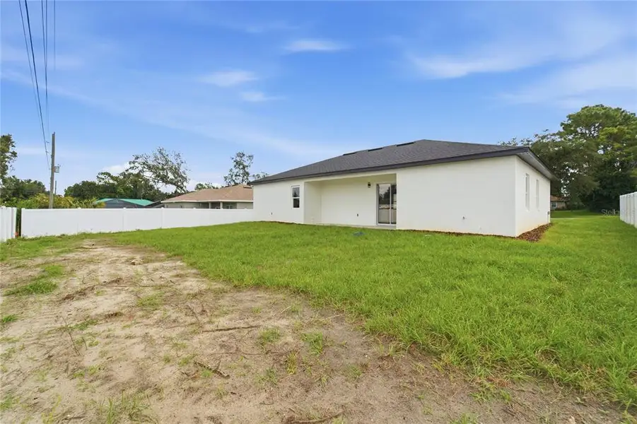Exterior details and patio area of a home in , Ocala (Image 3).