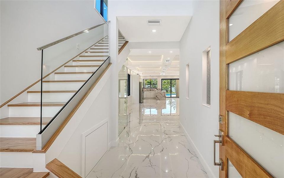 Spacious, unfurnished interior of a new home in , Sarasota (Image 45).