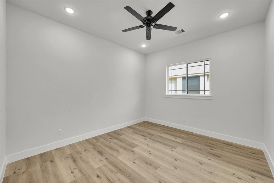 Spacious bedroom 3 Spacious bedroom 3