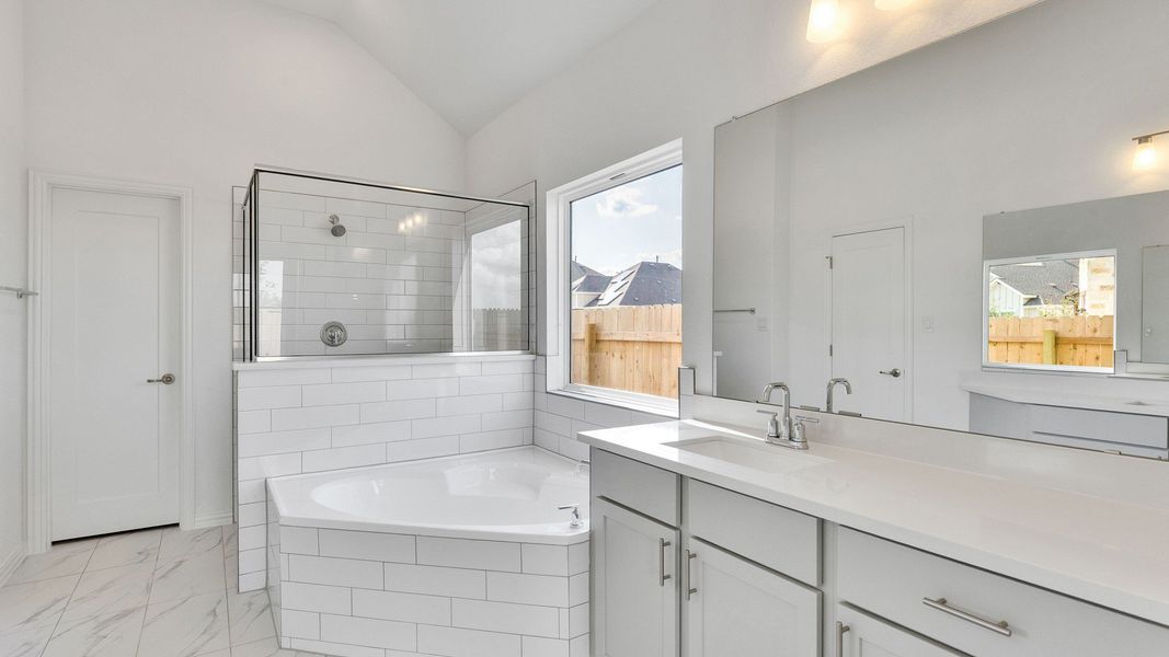 Furnished interior view inside a new home in Spring Creek, Taylor (Image 19).