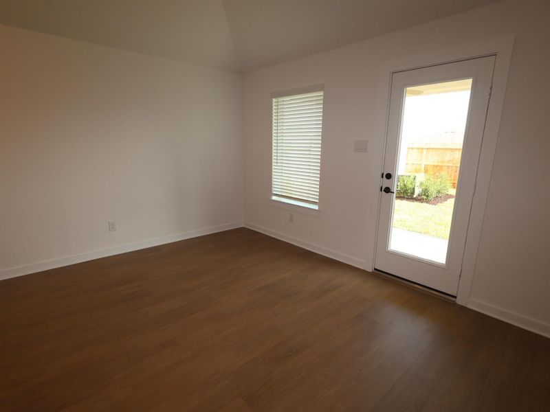 Spacious, unfurnished interior of a new home in Ambrose, La Marque (Image 25).