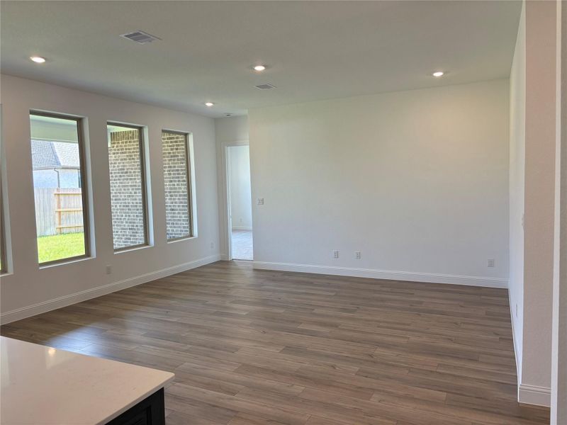 **Photos are an illustration of the plan. The actual homesite is not depicted.** **Photos are an illustration of the plan. The actual homesite is not depicted.**