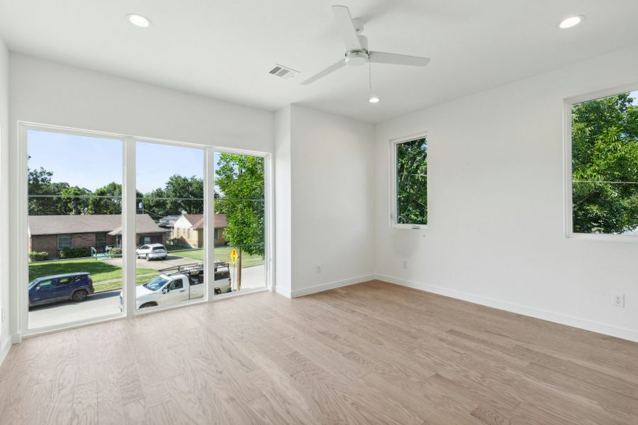 Image 33 of a home in .