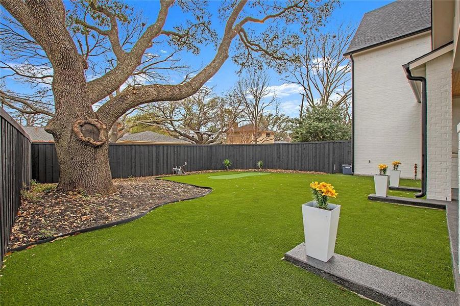Exterior details and patio area of a home in , Richardson (Image 3).
